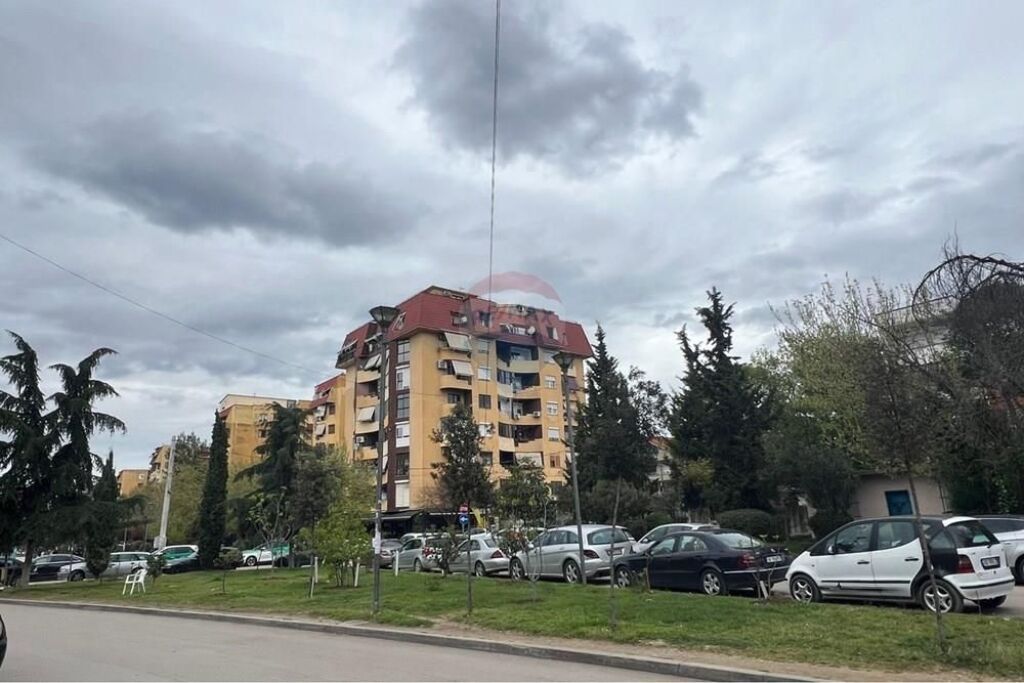 Shitet apartament 2+1 te Ish Fusha Aviacionit