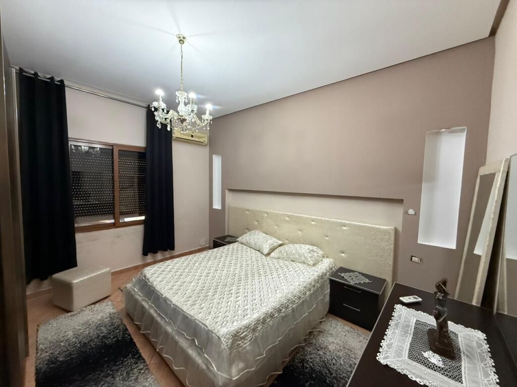 📣 AFFITTO Appartamento 2+1 Con Parcheggio 📍 Vicino Casa Italia ✨ 💶Prezzo 40.000 Leke al Mese