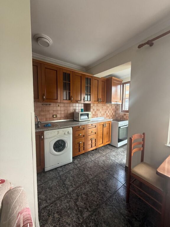 SHITET APARTAMENT 1+1 – RRUGA E KAVAJES, REPORT TV