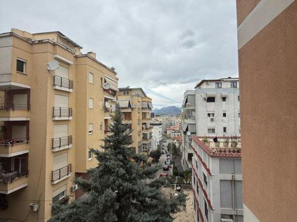 Shitet , Apartament 2+1, Kodra e Diellit , Tirane