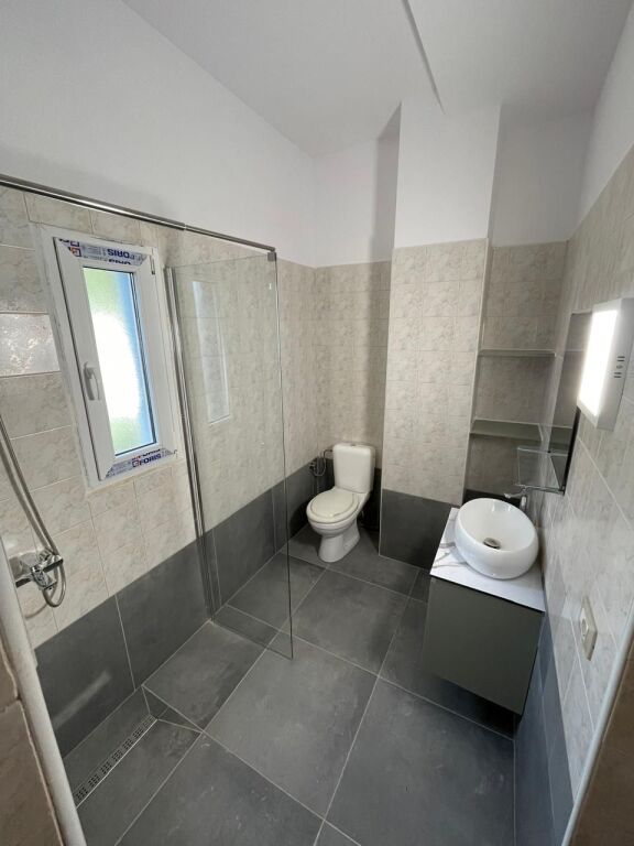 Shitet Apartament 2+1 Sarande