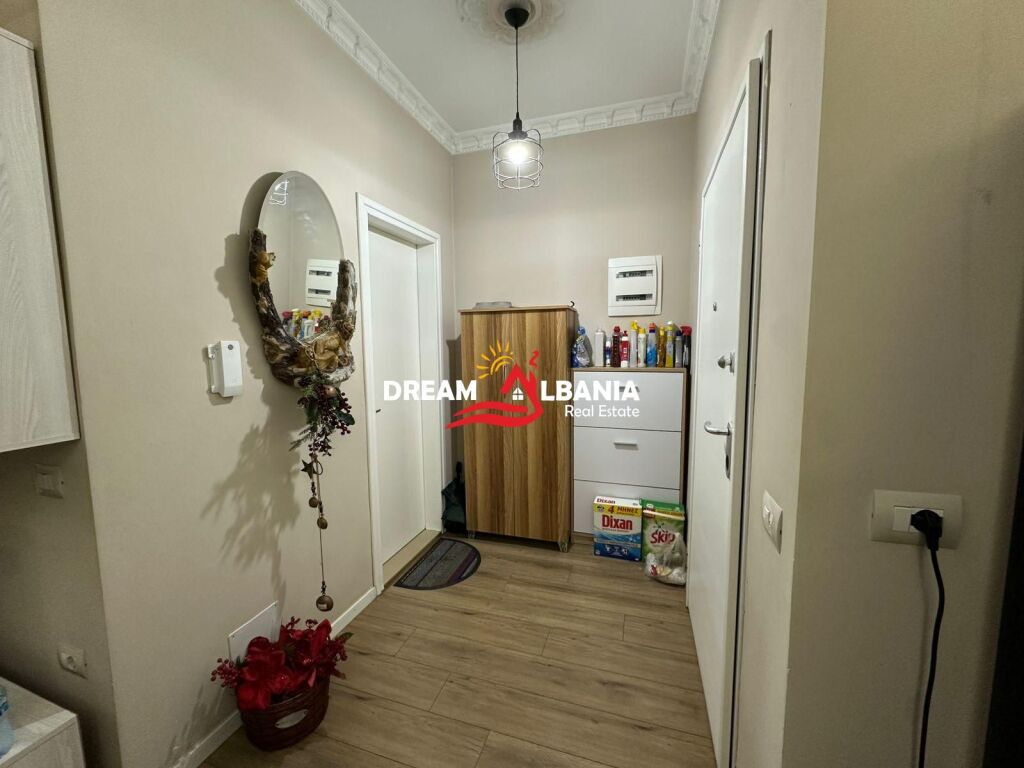 Shitet Apartament 2+1+2wc tek Pazari i Ri prane Rruges Qemal Stafa ( ID 41212203 )