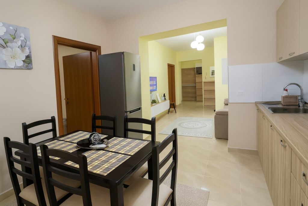 JEPET ME QIRA APARTAMENT 2+1 – QENDËR, TIRANË