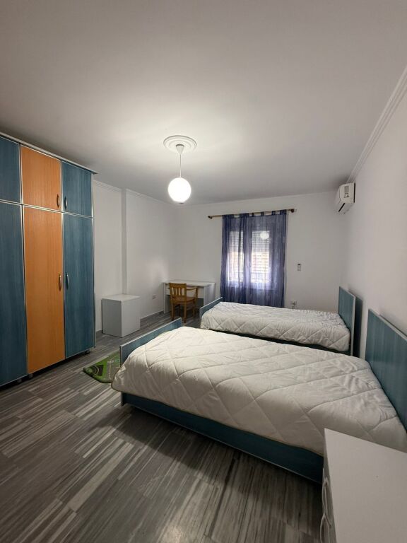 Jepet me qera: Apartament 2+1 📍 Vendndodhja: Rruga Dritan Hoxha