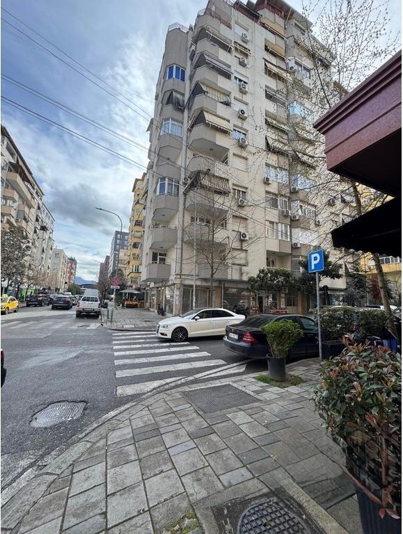 📦 Warehouse for rent at the Paris Commune, Tirana