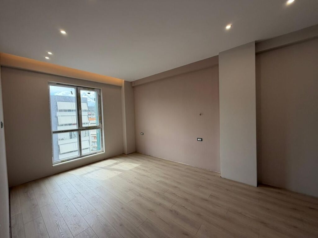 Apartment 2+1 for rent at Komuna e Parisit.