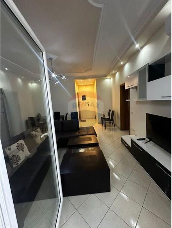 🏡 Appartamento 2+1+2 in Affitto – Liceo Ali Demi, Vlorë