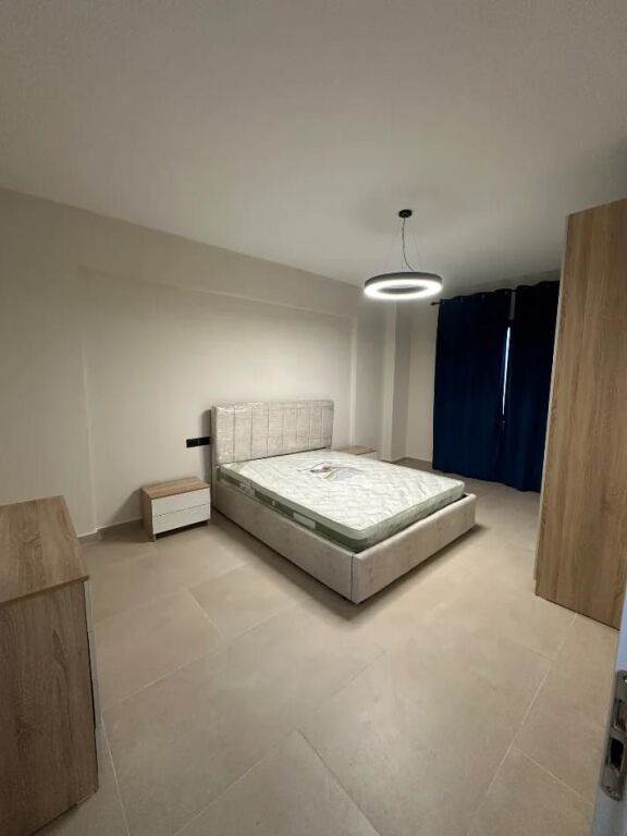 Jepet me qera apartament 2+1 te Kodra e Diellit prane "Big Market"