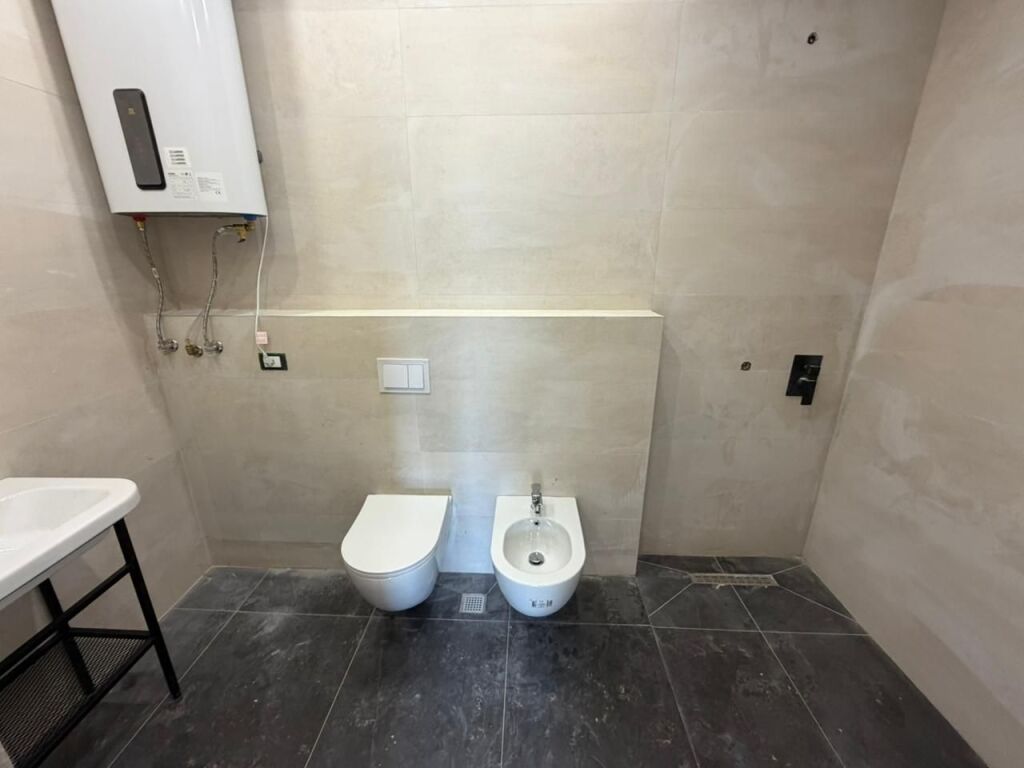 Apartment 2+1 for rent at Komuna e Parisit.