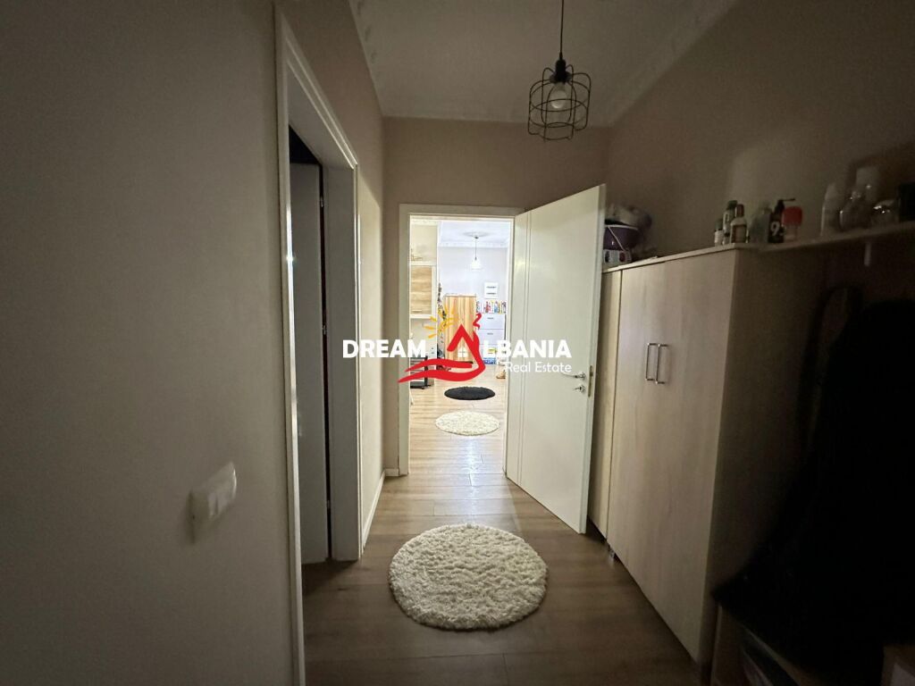 Shitet Apartament 2+1+2wc tek Pazari i Ri prane Rruges Qemal Stafa ( ID 41212203 )