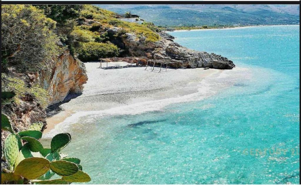 Terreno in Vendita a Qeparo 560.000 € Superficie Totale 2224m2