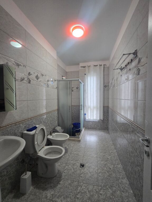 2+1 in affitto, Ex campo di aviazione