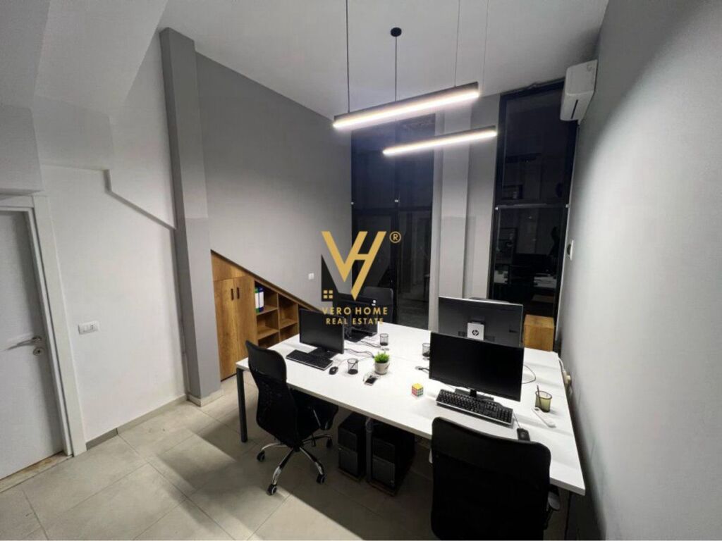 JEPET ZYRE 25 M2 ME QERA TE KOMP.STAR, ISH PARKU 300 EURO