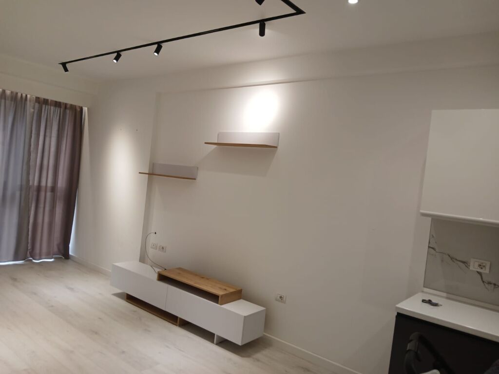 Apartament 1+1, Astir!
