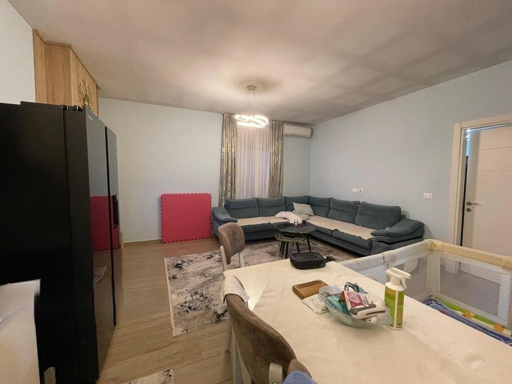 SHITET APARTAMENT 2+1 TE SHKOLLA E BASHKUAR