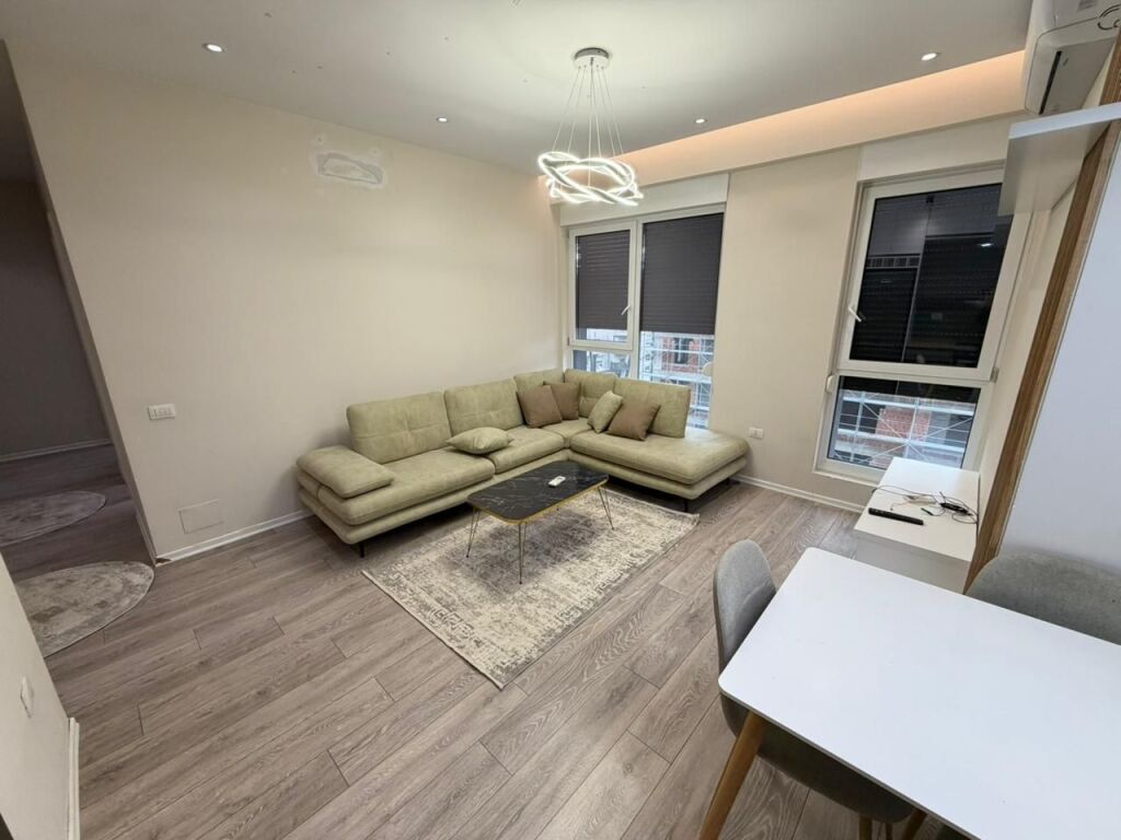 🏢 Jepet me qera apartament 2+1📍 Kompleksi Magnet, 21 Dhjetori 💰 Çmimi: 70,000 lekë/muaj