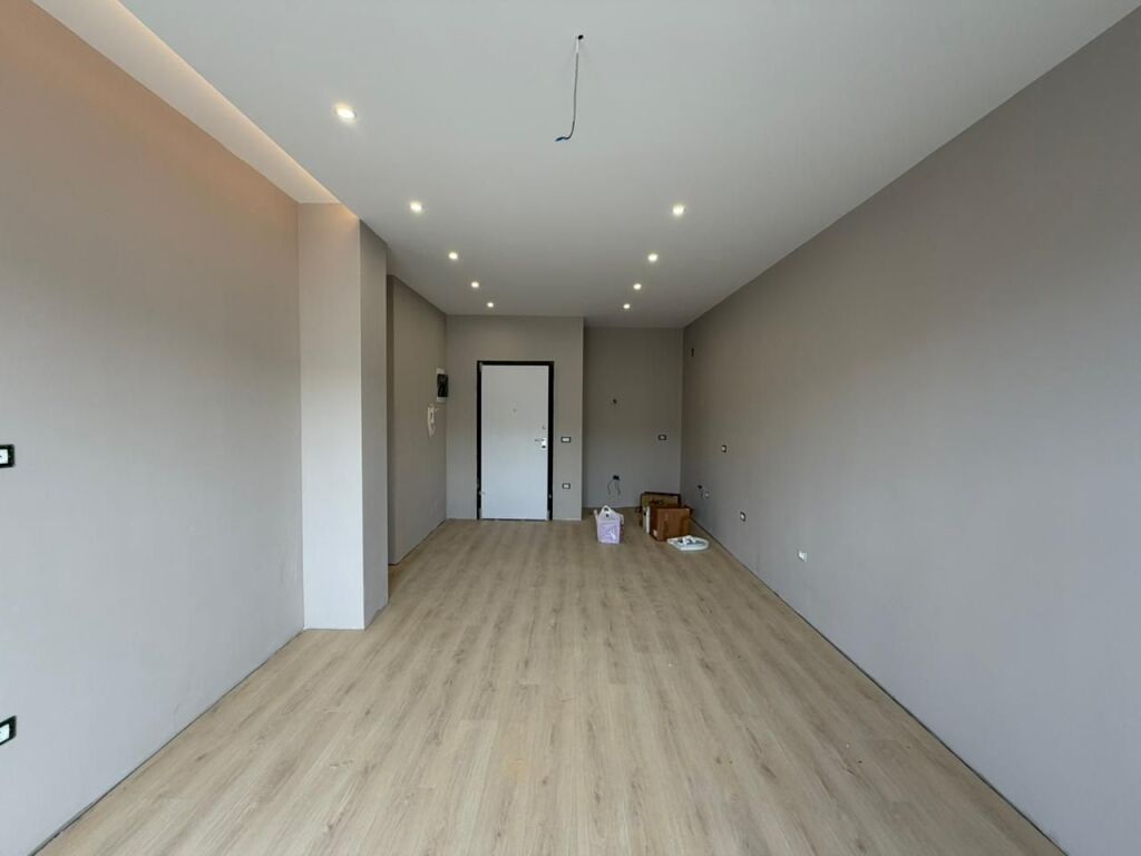 Apartment 2+1 for rent at Komuna e Parisit.