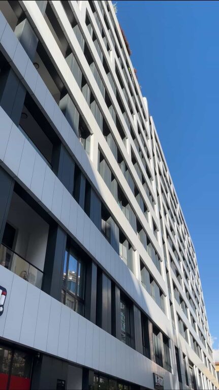 🏡 Shitet apartament 3+1 me 2 poste parkimi te Square 21