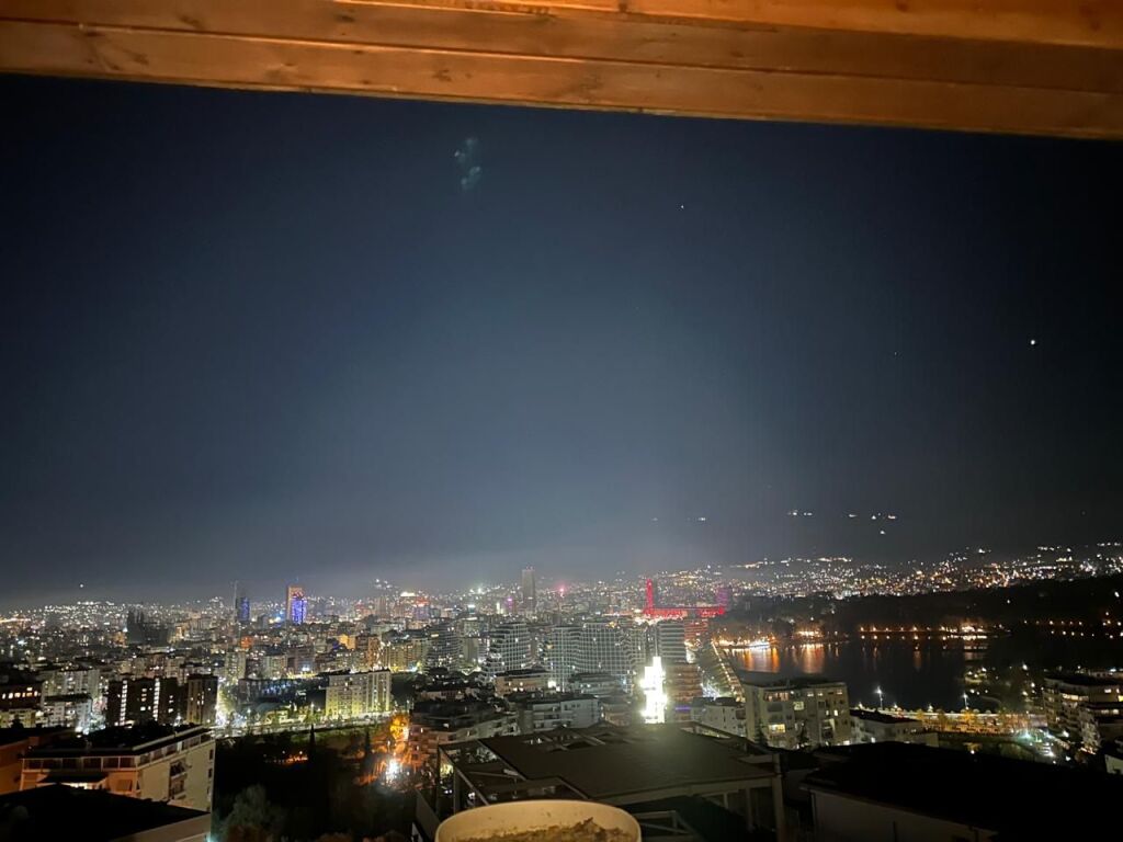 Apartament Super për Qira pranë Kopshtit Botanik dhe Xhamisë 2+1+2