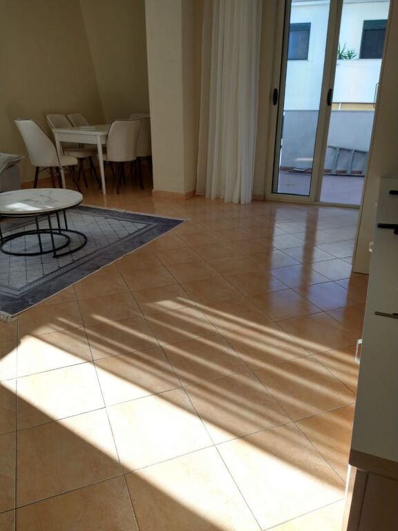 Jepet me Qera Apartament 1+1 tek Kazazi Durres