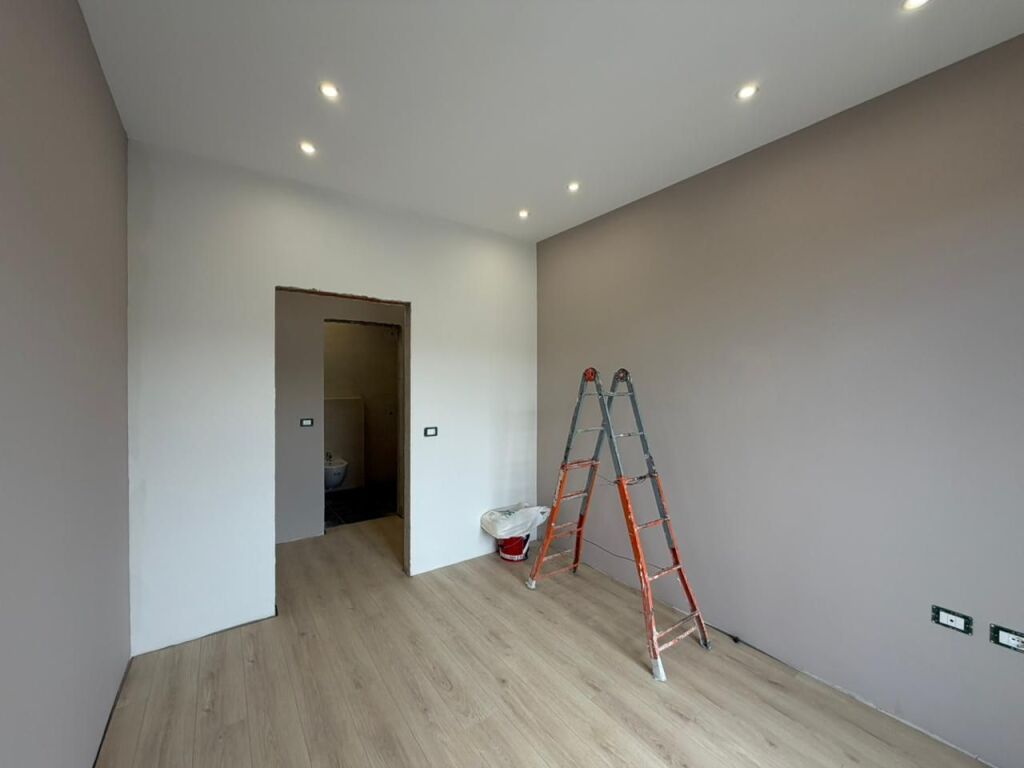 Apartment 2+1 for rent at Komuna e Parisit.