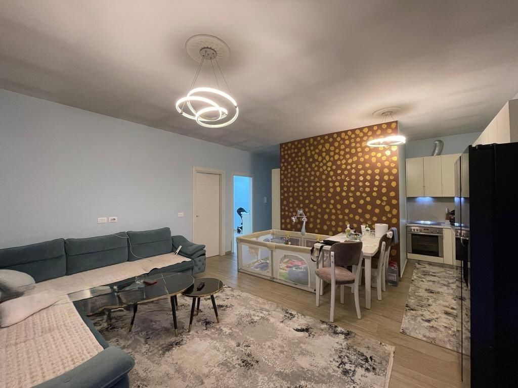 SHITET APARTAMENT 2+1 TE SHKOLLA E BASHKUAR