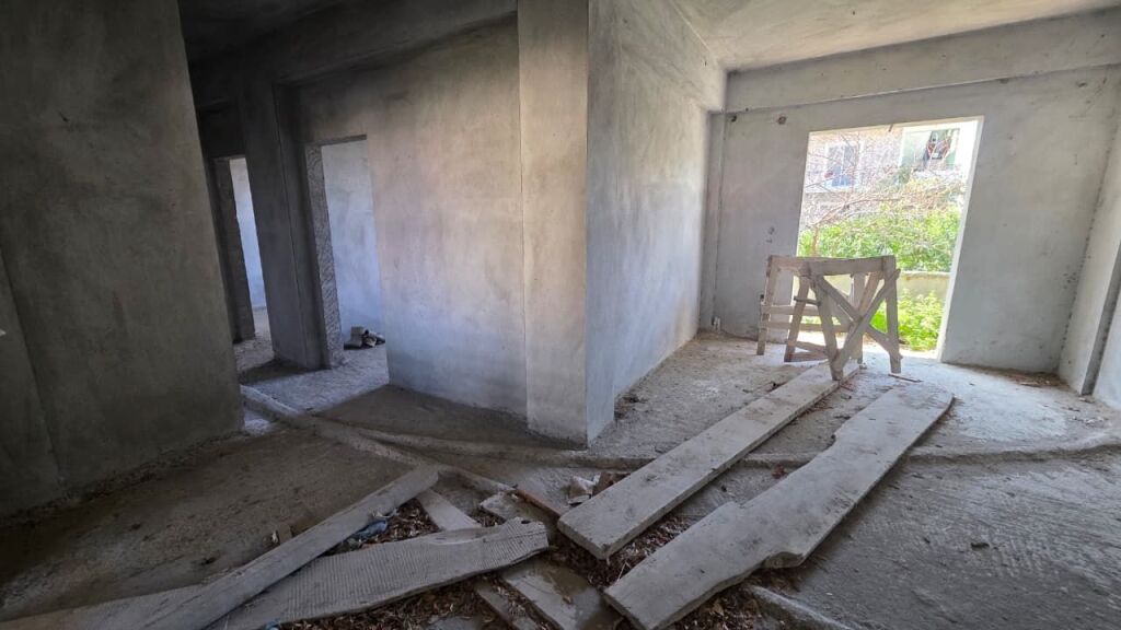 🏡 VILLA SU TRE PIANI IN VENDITA – QUARTIERE 24 MAGGIO, VLORË