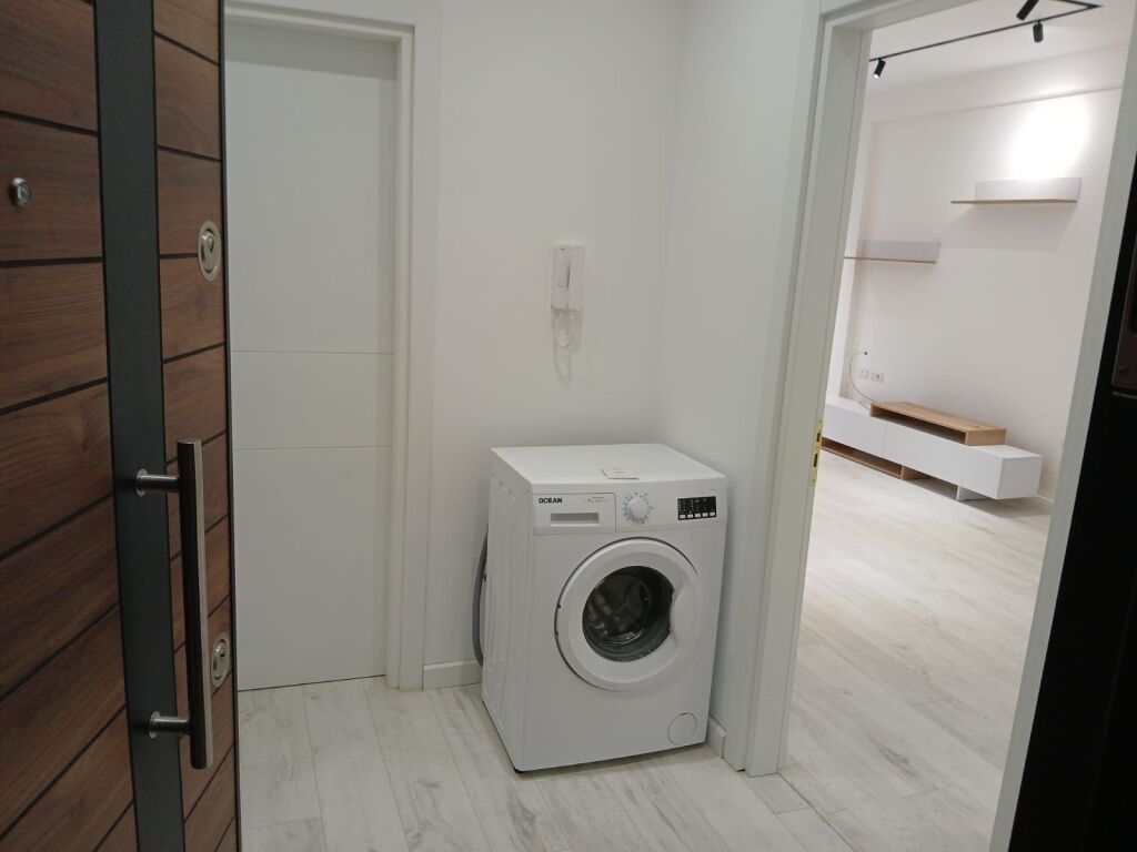 Apartament 1+1, Astir!