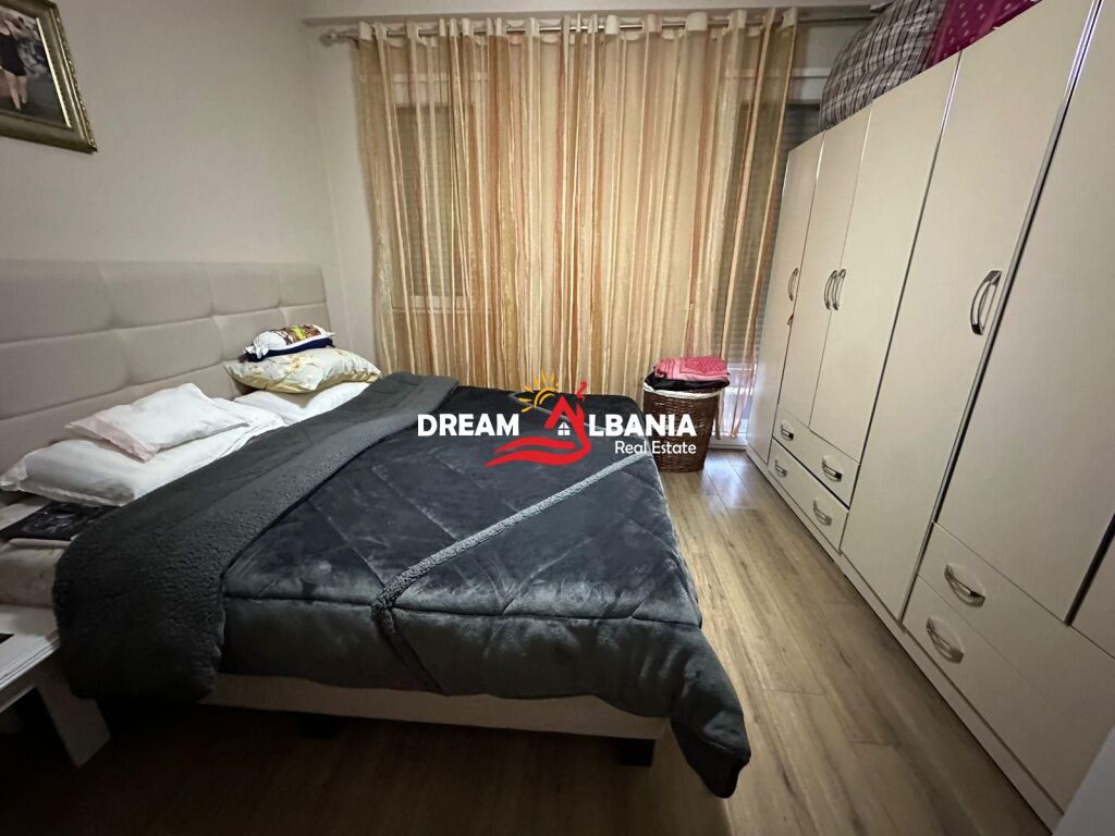 Shitet Apartament 2+1+2wc tek Pazari i Ri prane Rruges Qemal Stafa ( ID 41212203 )