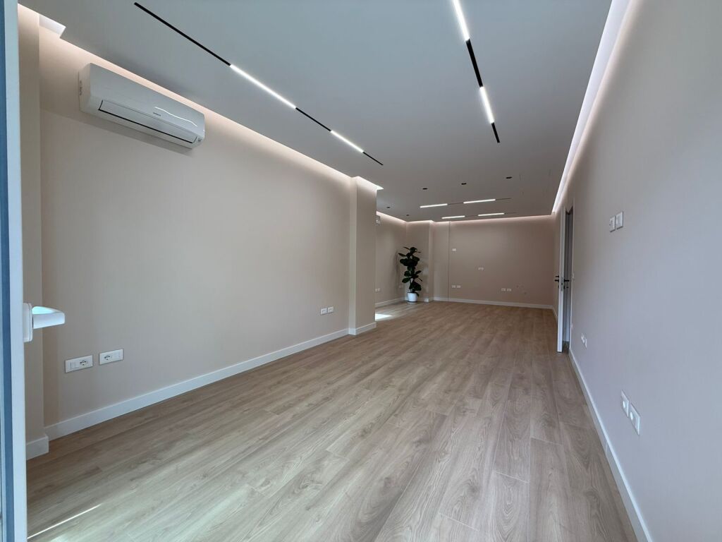 Locale Ufficio in Affitto in Zona Elite – Di Fronte a Coin, Tirana