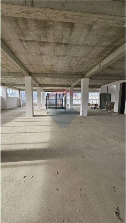 Building - For Rent - Pezë, Tirana