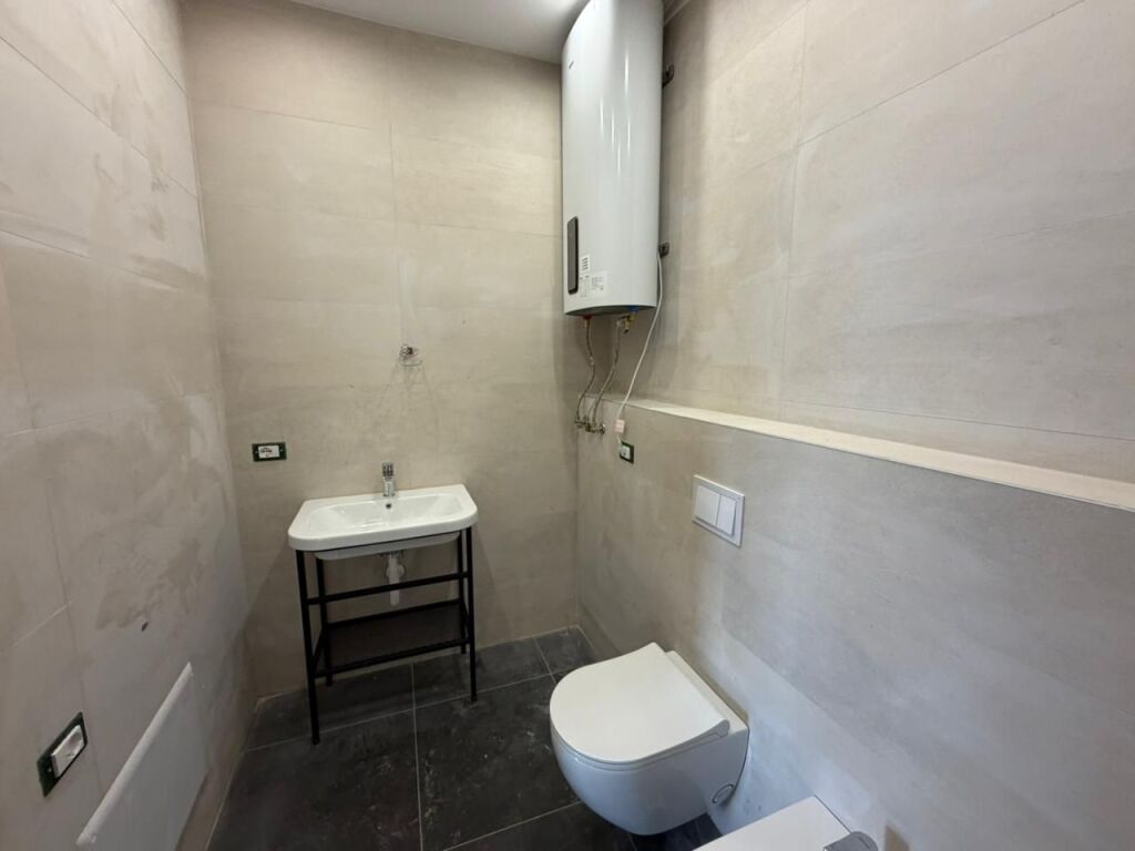 Apartment 2+1 for rent at Komuna e Parisit.
