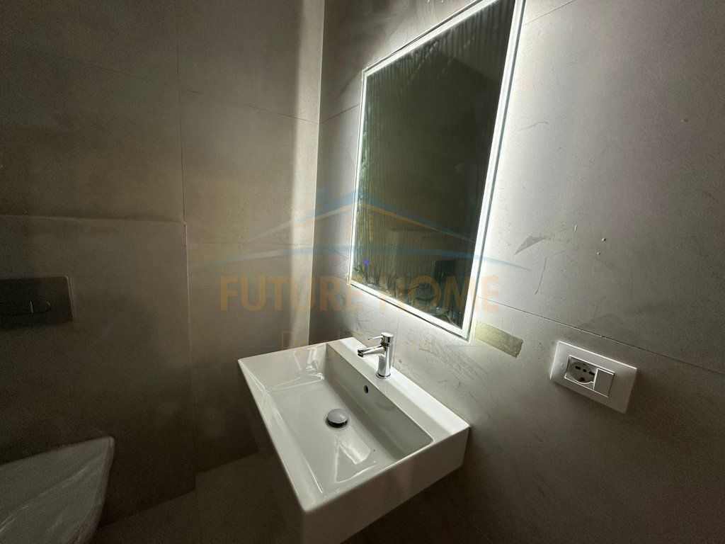 Qira Apartament 2+1+2, 5 Maj, Tiranë