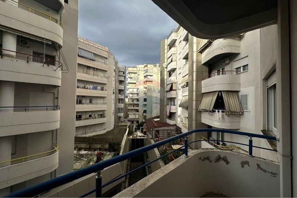 🏡 Appartamento 2+1+2 in Affitto – Liceo Ali Demi, Vlorë