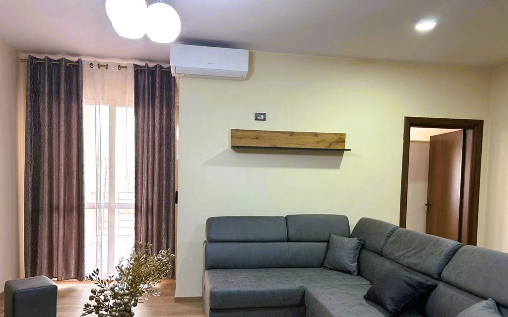Appartamento 1+1 in affitto in Via Kavaja, di fronte al complesso Delijorgji