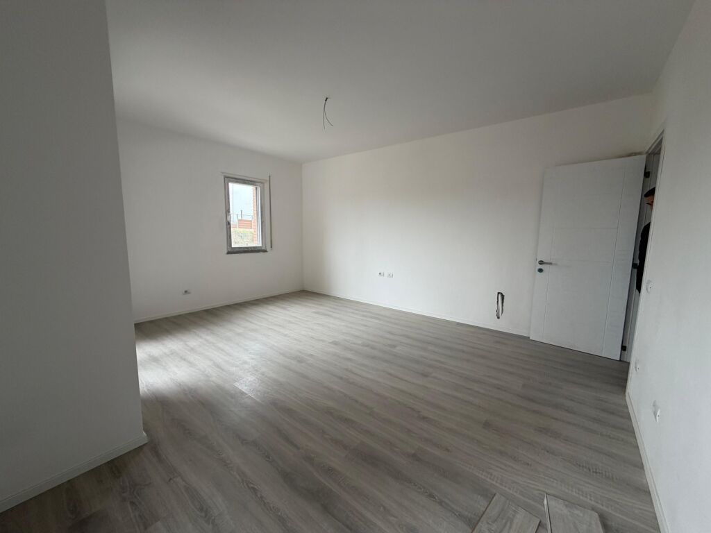 📣 QERA Apartament 1+1 📍 Paskuqan ✨   🏢 Ndertim i Ri  🪜 Kati 1 (Me Ashensor)  🛋️ Pjeserisht i Mobiluar  🔹 K/Bufe 🔹 Sistem Kondicionimi   💶 Cmimi 350 Euro