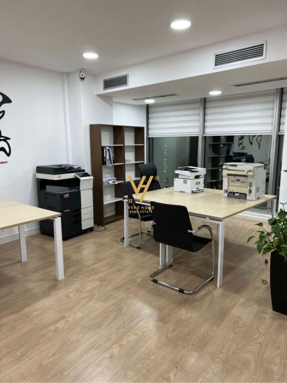 UFFICIO 139 M2 IN AFFITTO IN VIA ELBASAN 3.800 EURO