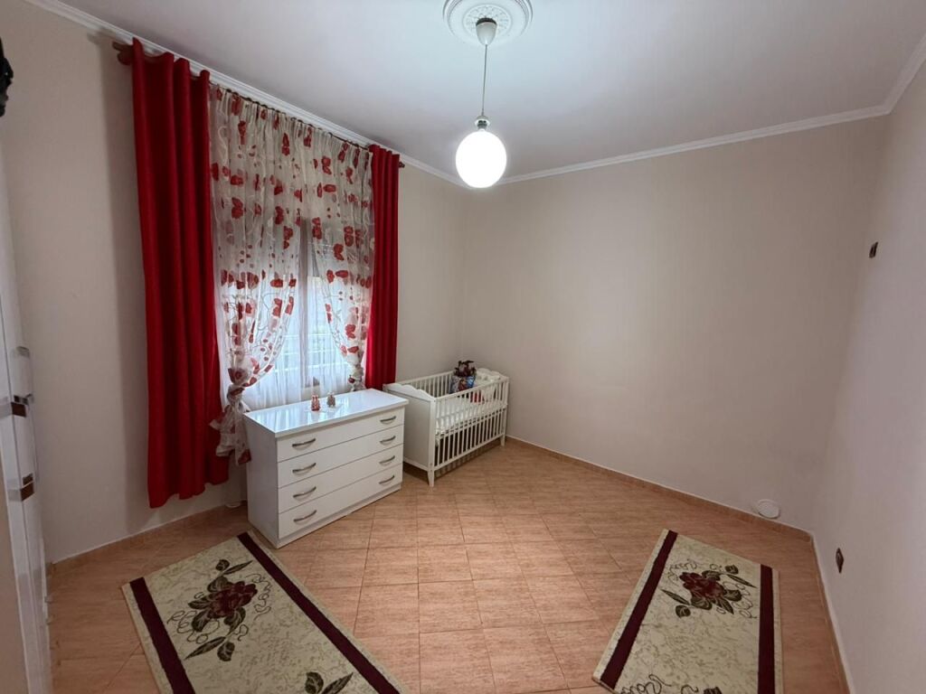 📣 AFFITTO Appartamento 2+1 Con Parcheggio 📍 Vicino Casa Italia ✨ 💶Prezzo 40.000 Leke al Mese