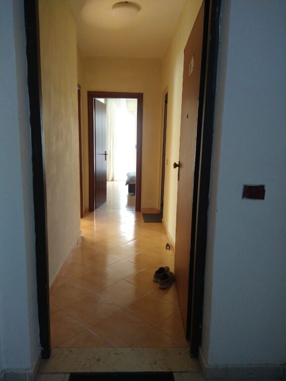 Jepet me Qera Apartament 1+1 tek Kazazi Durres