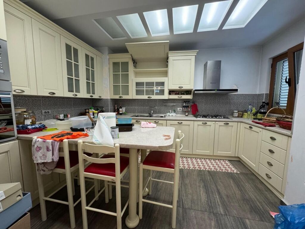 Myslym Shyri, prane Karburantit Kastrati, shesim super apartament 2+1+2 tualete