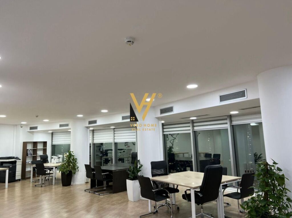 UFFICIO 139 M2 IN AFFITTO IN VIA ELBASAN 3.800 EURO