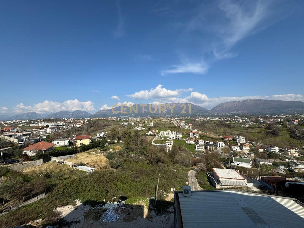 JEPET ME QIRA AMBJENT KOMERCIAL+VERANDE PANORAMIKE+ 2 VENDE PARKIMI NE ZONEN E SAUKUT
