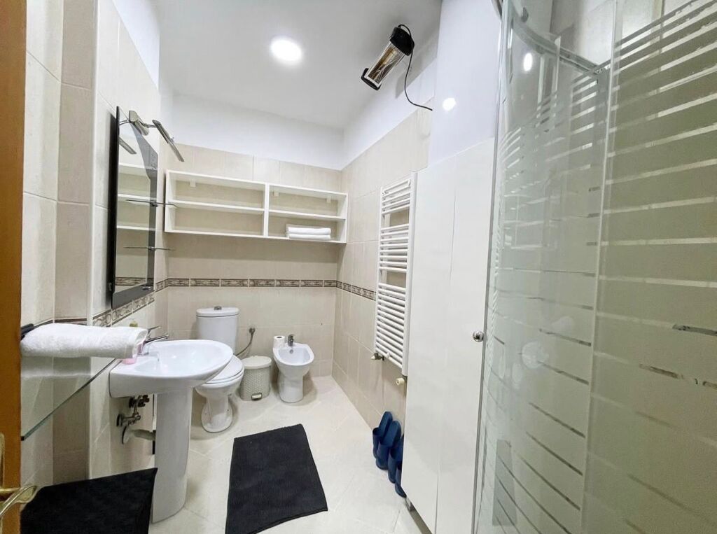Apartment 3+1+Parking for rent at the Paris Municipality.