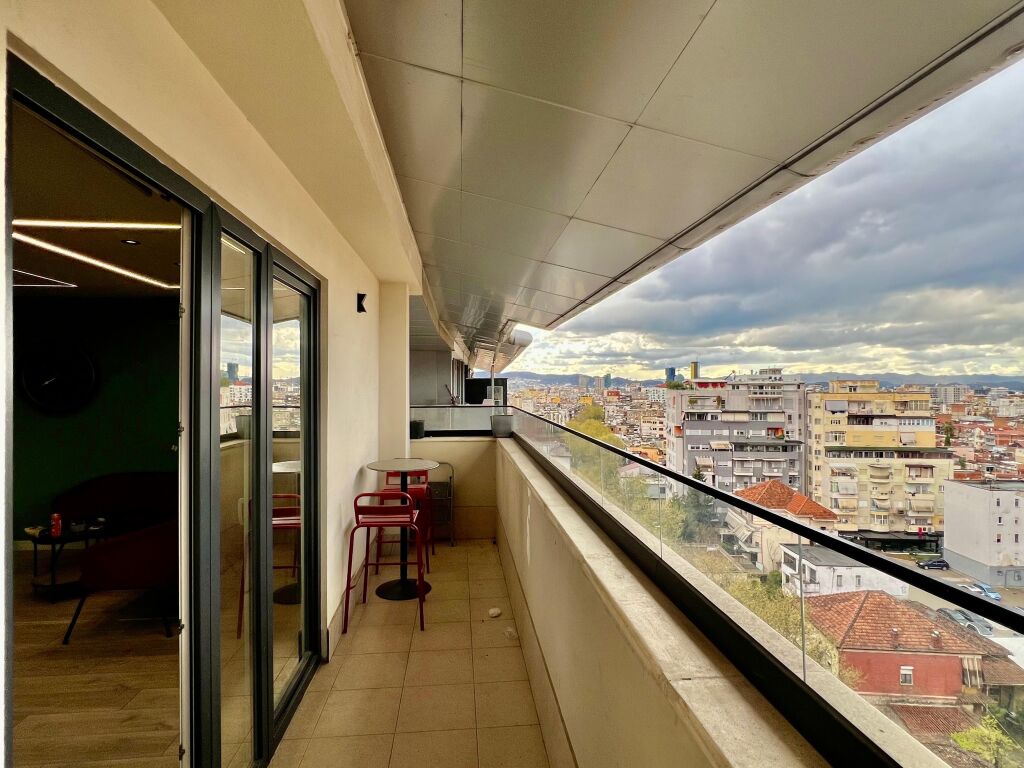 VENDIAMO, PENTHOUSE MODERNO 3+1+3 con 3 POSTI AUTO