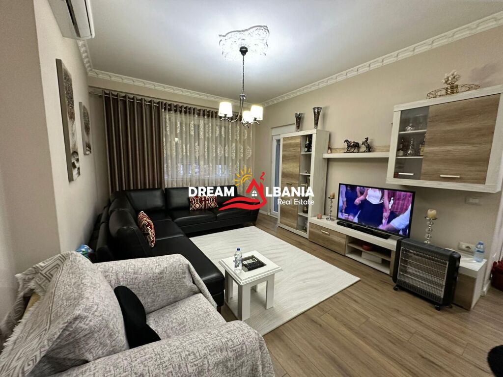 Shitet Apartament 2+1+2wc tek Pazari i Ri prane Rruges Qemal Stafa ( ID 41212203 )