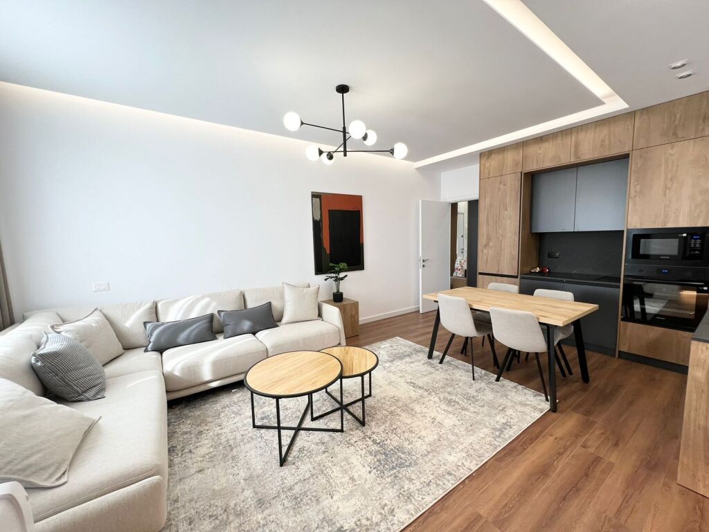 Jepet me qera apartament 2+1 ne Kompleksin "Arlis",Farmacia 10