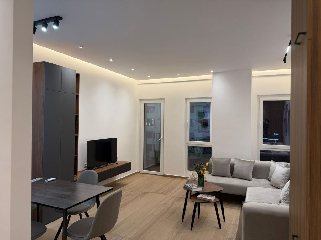 Jepet me qera apartament 1+1 modern te Zogu I Zi perballe Ring Center