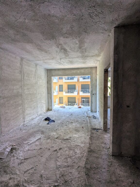 SHITET APARTAMENT 1+1 ME PAMJE ANESORE DETI NË UJE TE FTOHTE VLORË