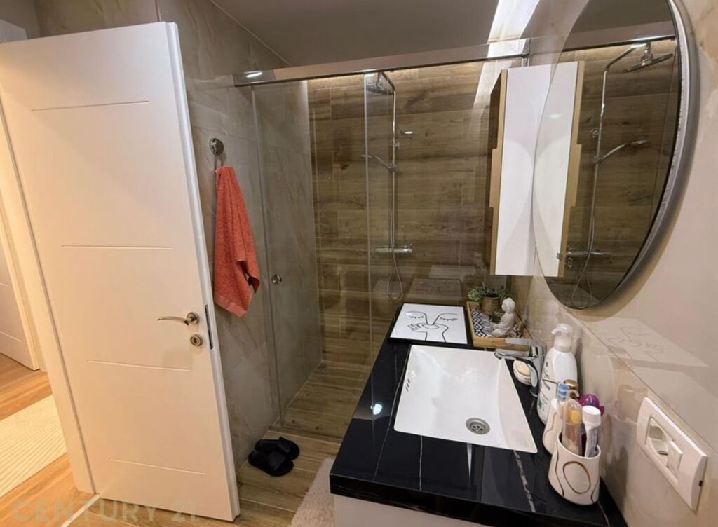 JEPET ME QERA APARTAMENT MODERN 2+1+2