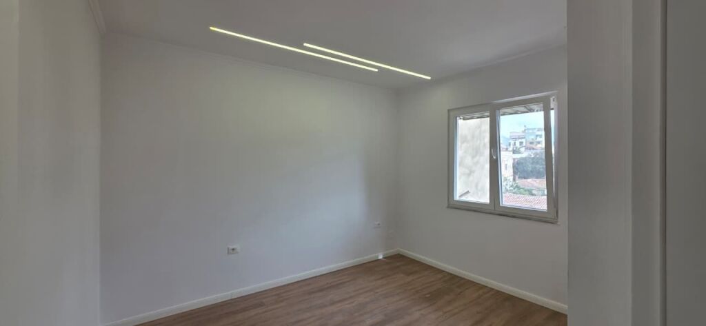 🔥 SHITET APARTAMENT 2+1 – RRUGA BARDHYL, TIRANË 🔥 .